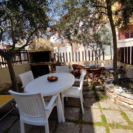 Villetta Simiri Caposchiera Con Cortile E Bbq Villasimius Exterior foto